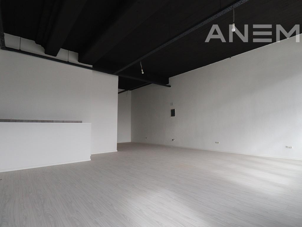 Objekt me qira 2200m² në Arbëri