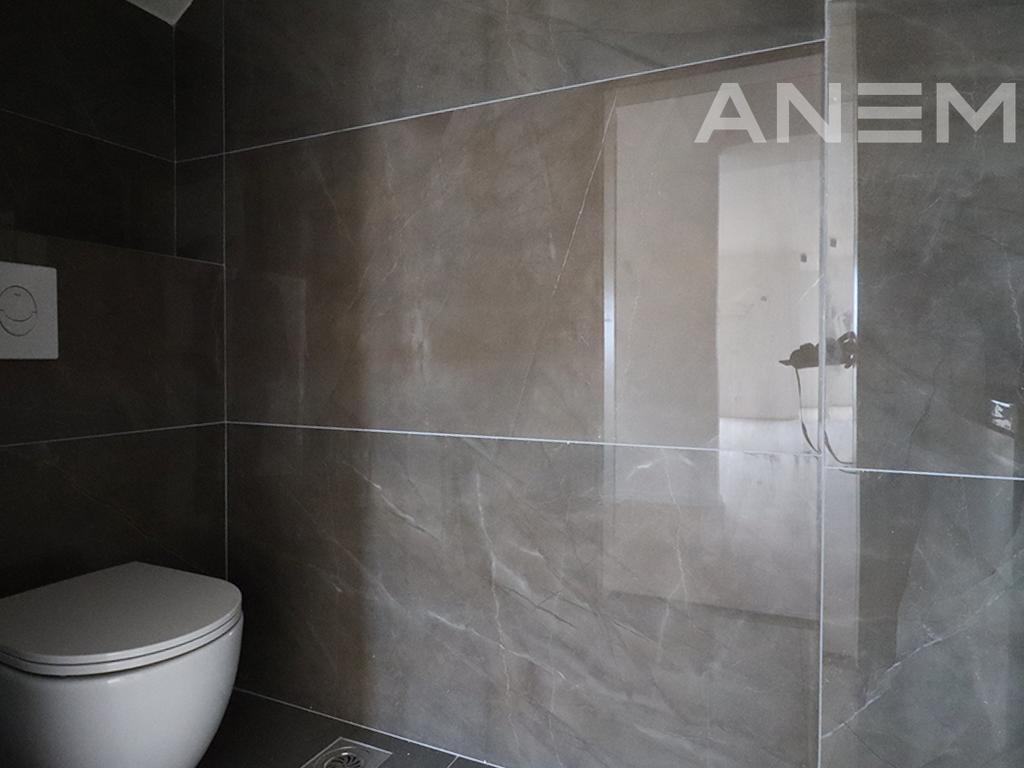 Penthouse for rent with 3 bedrooms in Lakrishtë
