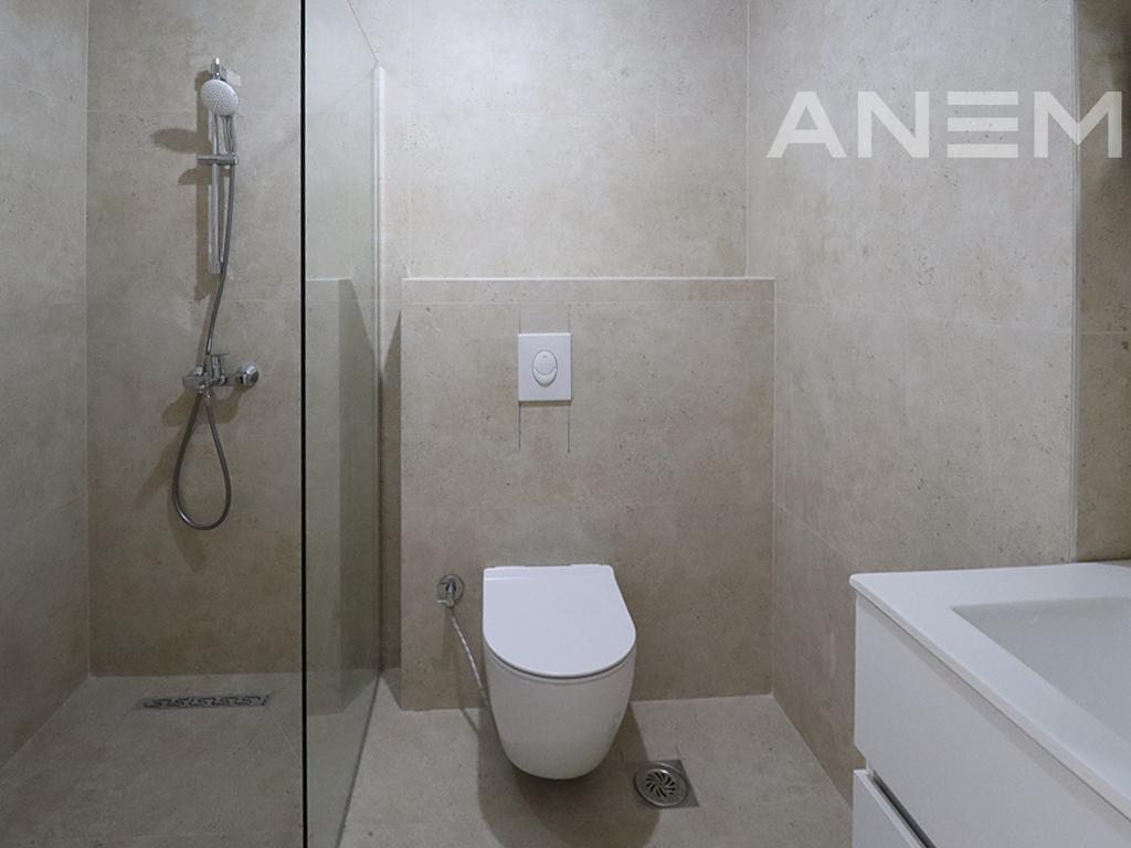 Zyre me qira me 3 hapësira pune në Lakrishtë