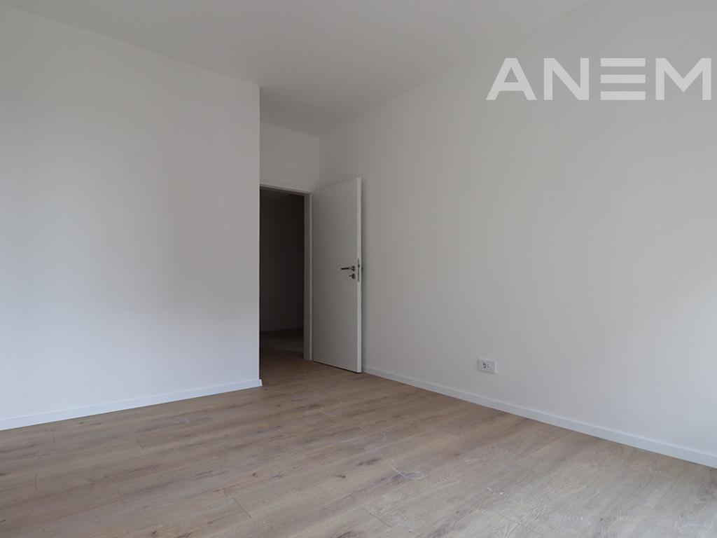 Zyre me qira me 3 hapësira pune në Lakrishtë
