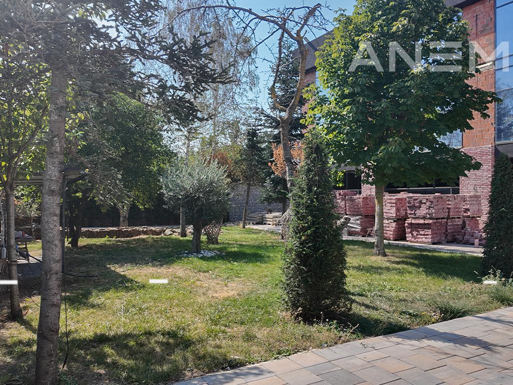 Objekt me qira 2000m² në Preoc