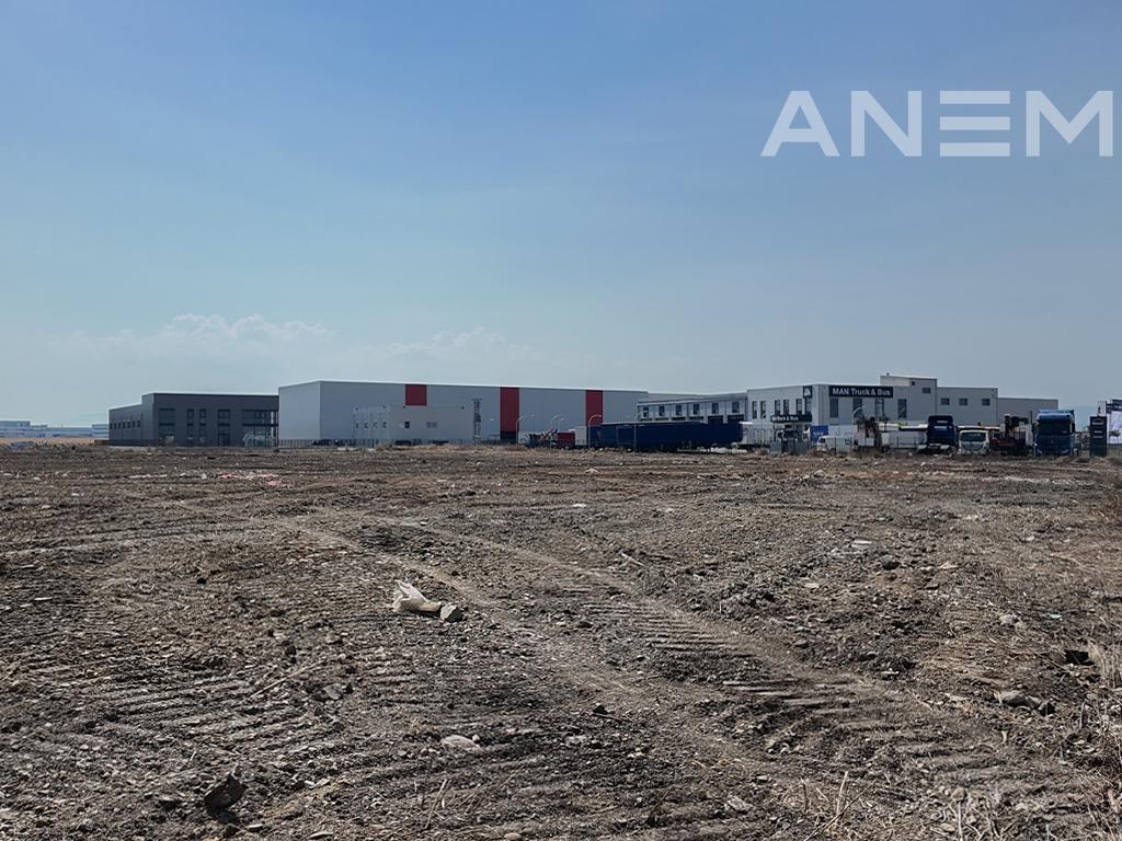 Objekt me qira 2000m² në Preoc