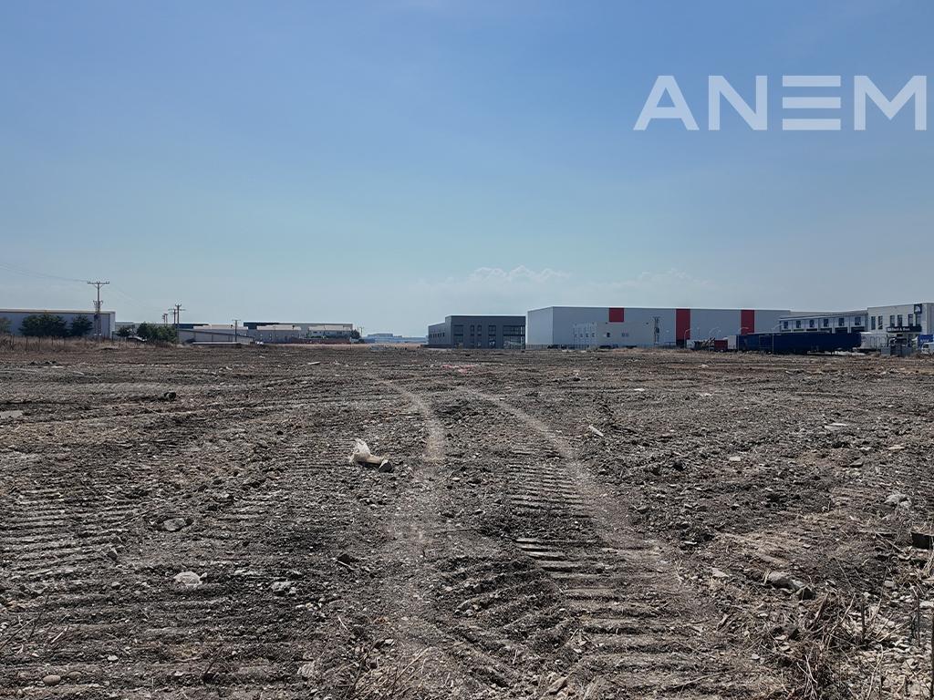 Objekt në shitje 2000m² në Preoc