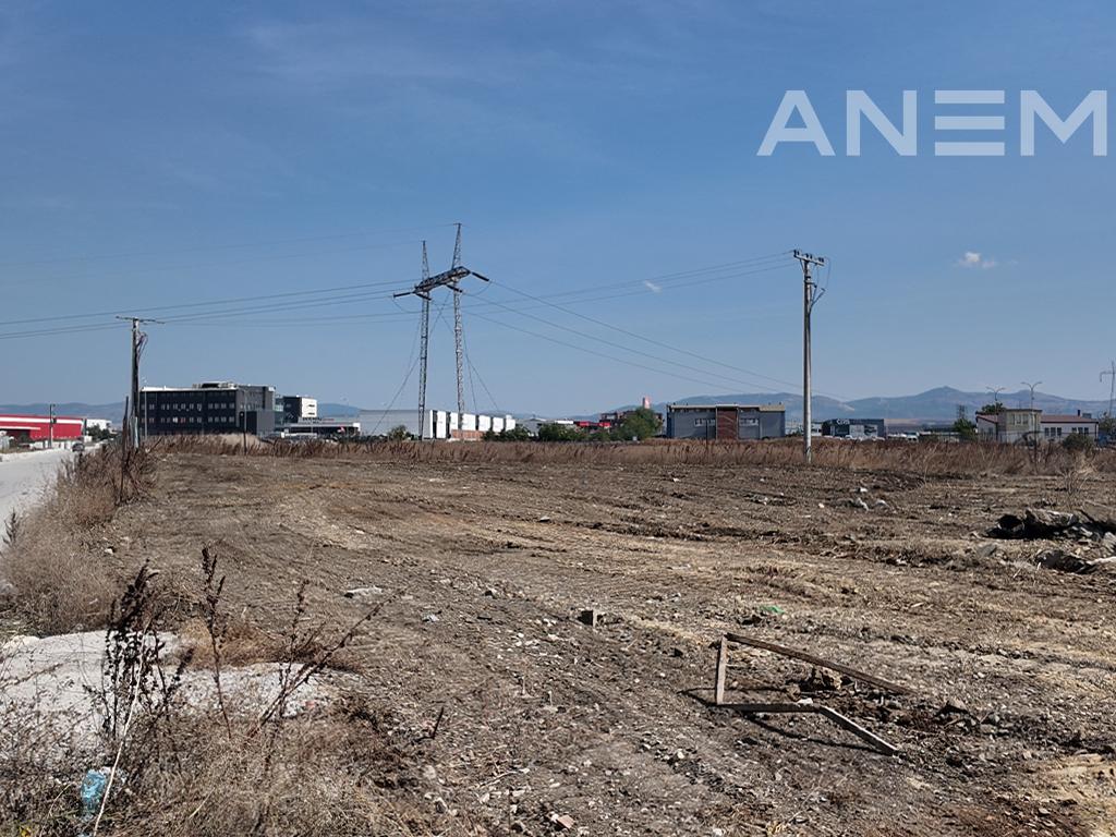Objekt në shitje 2000m² në Preoc