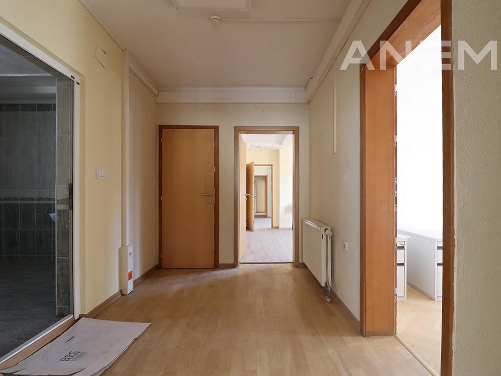 Objekt me qira 1300m² në Mahallën e Muhaxherëve