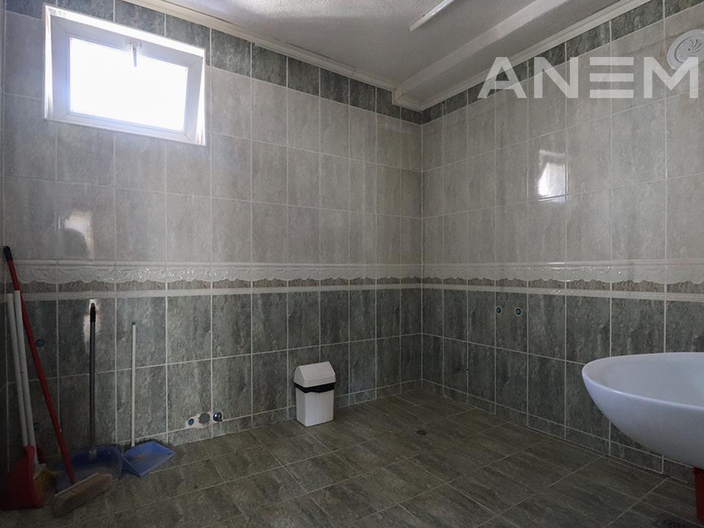 Objekt me qira 1300m² në Mahallën e Muhaxherëve
