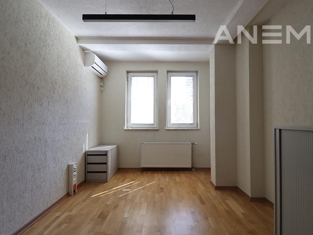 Objekt me qira 1300m² në Mahallën e Muhaxherëve