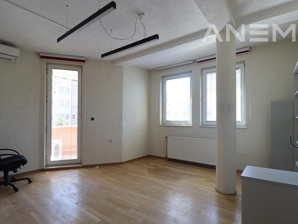 Objekt me qira 1300m² në Mahallën e Muhaxherëve
