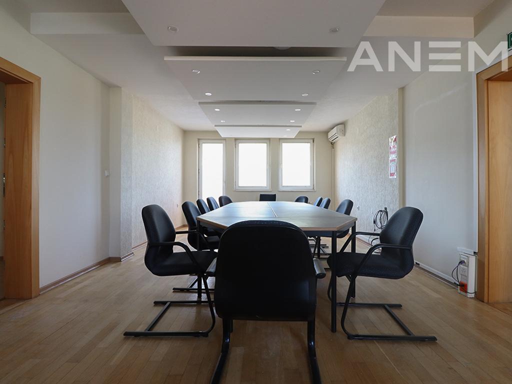 Objekt me qira 1300m² në Mahallën e Muhaxherëve