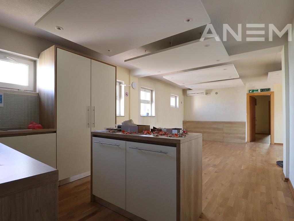 Objekt me qira 1300m² në Mahallën e Muhaxherëve