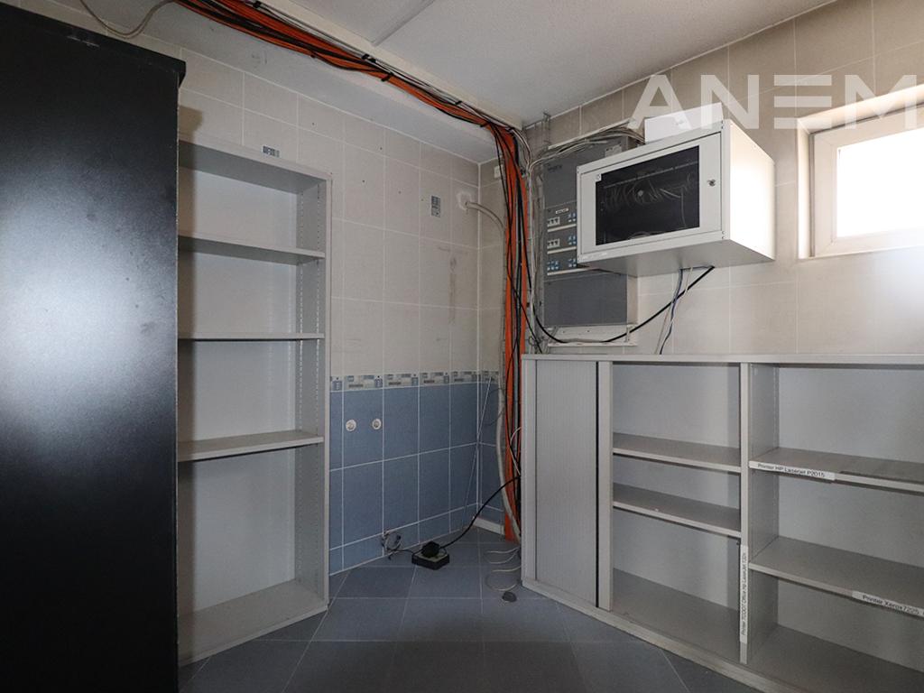 Objekt me qira 1300m² në Mahallën e Muhaxherëve