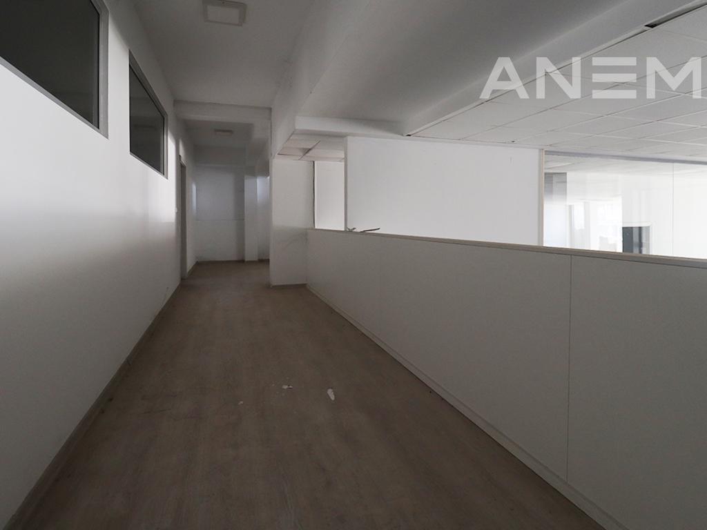 Zyre me qira 1000m² në Rrugën e Zagrebit
