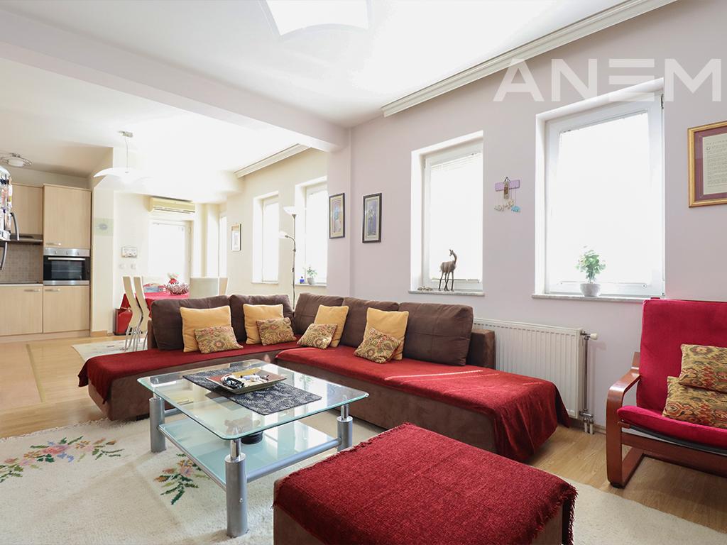 Banesë në shitje 72m² në Qendër