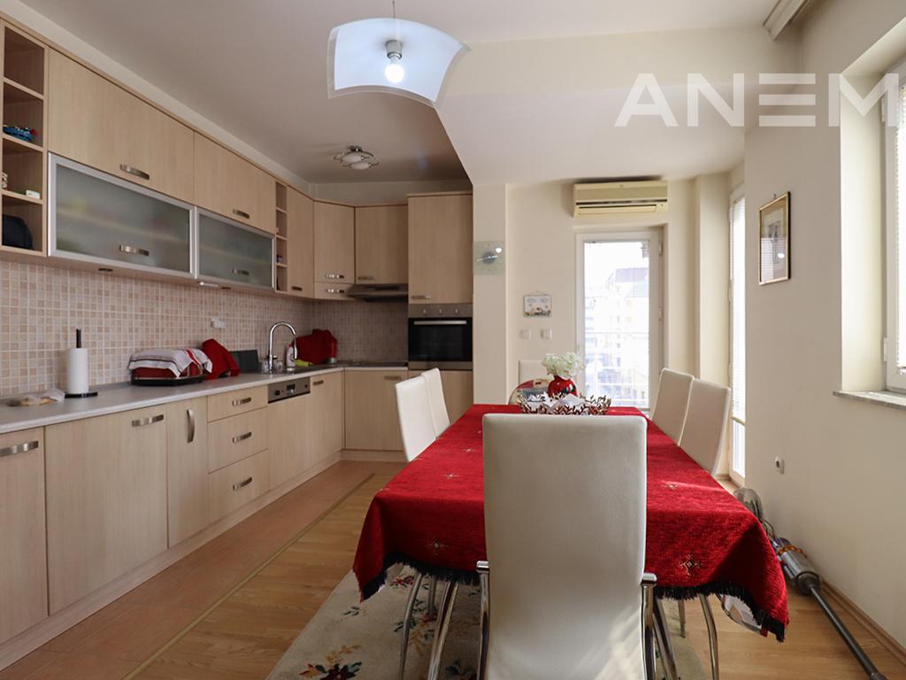 Banesë në shitje 72m² në Qendër