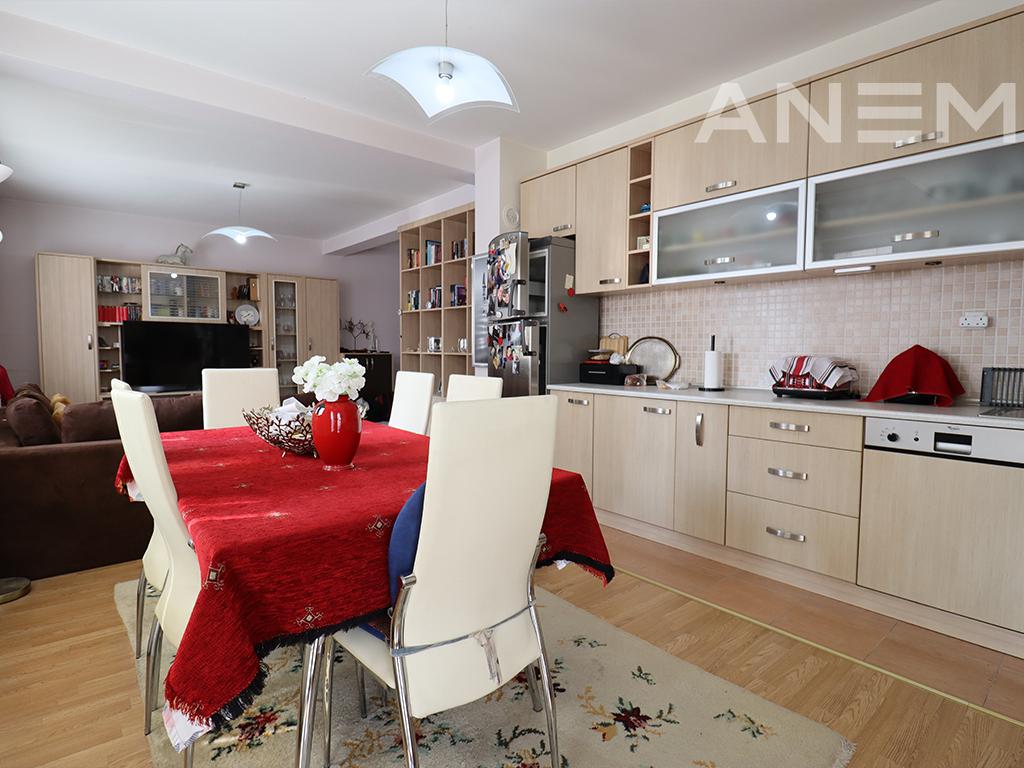 Banesë në shitje 72m² në Qendër