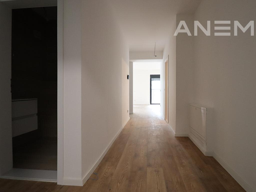 Zyre me qira me 4 hapësira pune në Lakrishtë