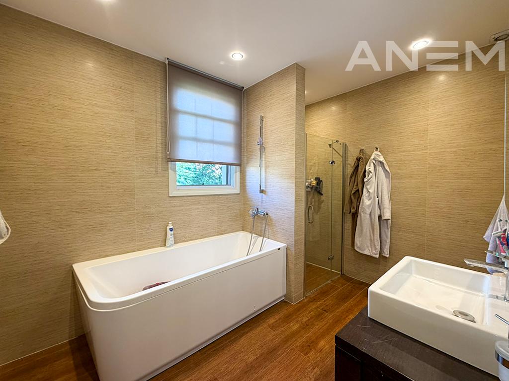 Shtëpi në shitje 264m² në Fshatin Ndërkombëtar