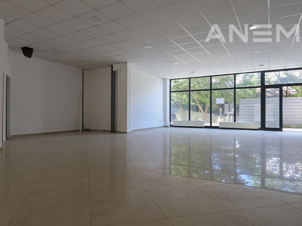 Commercial space for rent 144m² in the Center