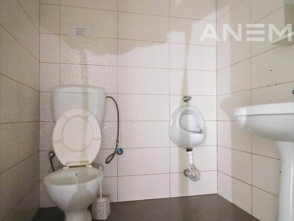 Commercial space for rent 144m² in the Center