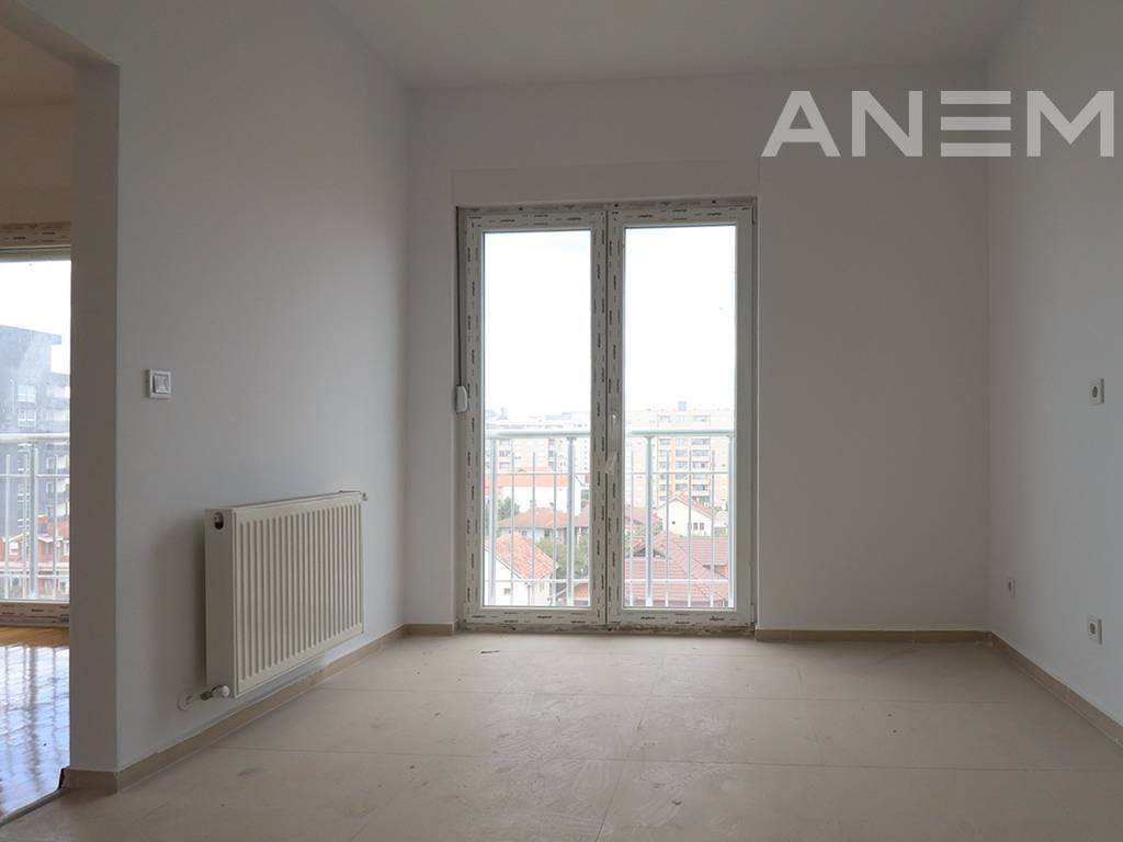 Zyre me qira me 3 hapësira pune