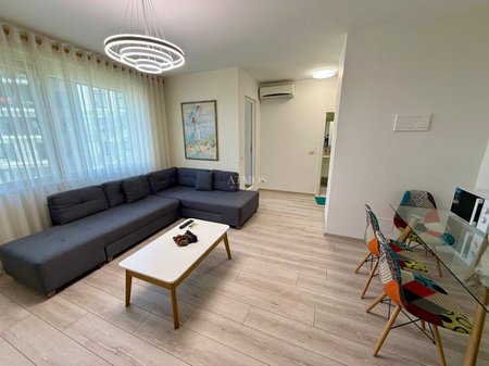 JEPET ME QERA APARTAMENT 1+1+BALLKON TEK RRUGA E KOSOVAREVE