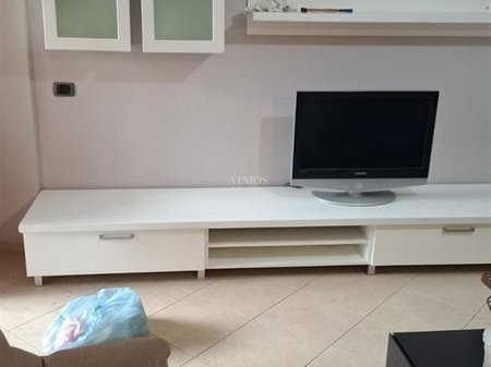 Jepet me qera apartament 2+1+2 ballkone ne Selvi