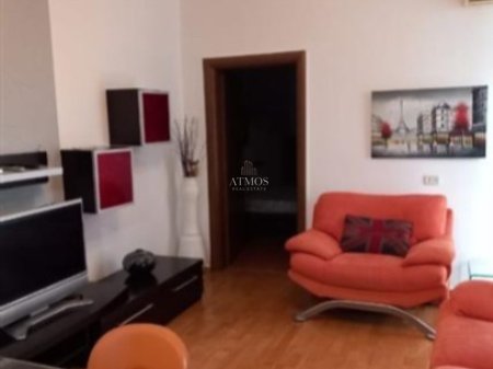 Jepet me qera apartament 1+1 tek 21 Dhjetori