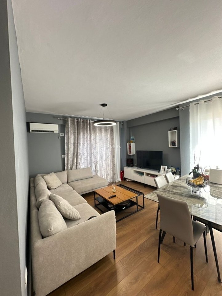 Apartament me qira ne Tirane, Rruga Jordan Misja, Bulevardi i Ri