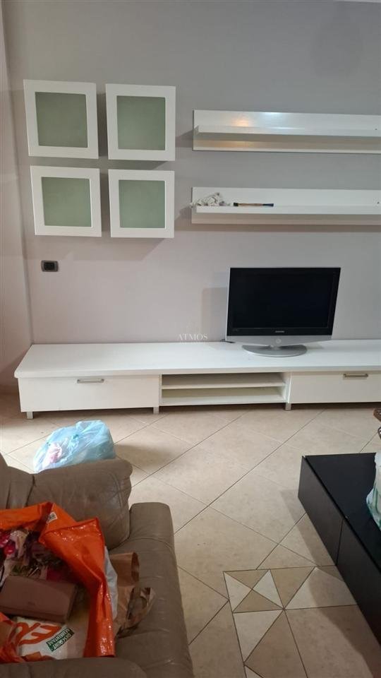 Jepet me qera apartament 2+1+2 ballkone ne Selvi