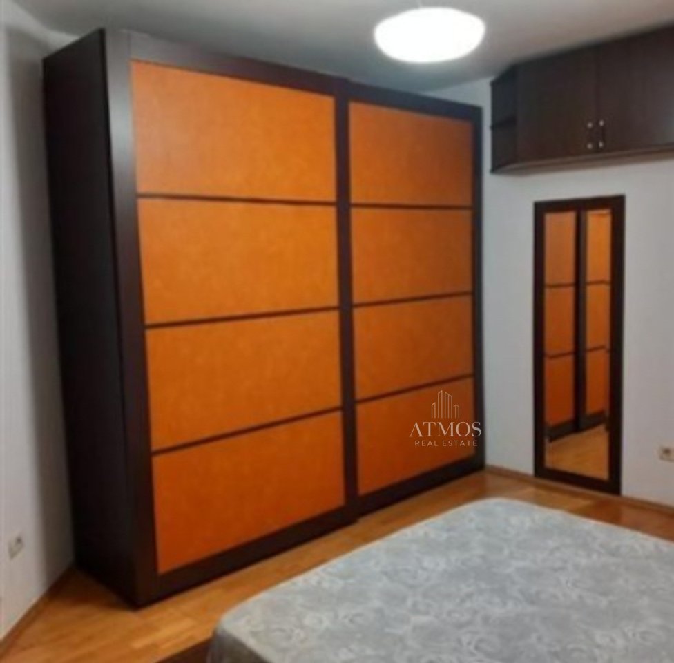 Jepet me qera apartament 1+1 tek 21 Dhjetori