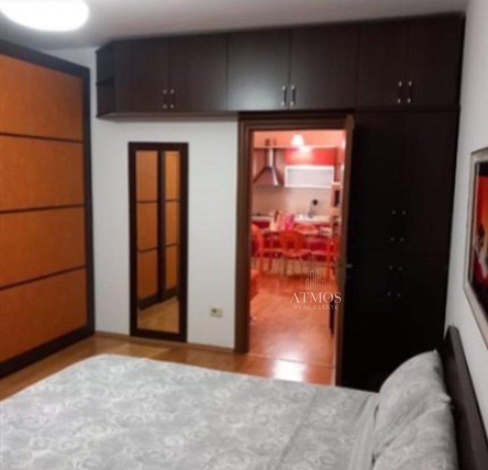 Jepet me qera apartament 1+1 tek 21 Dhjetori
