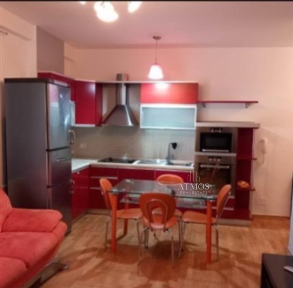 Jepet me qera apartament 1+1 tek 21 Dhjetori