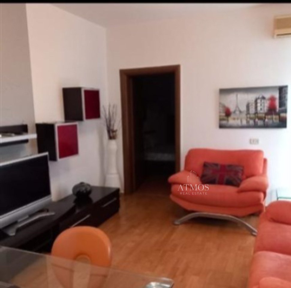 Jepet me qera apartament 1+1 tek 21 Dhjetori