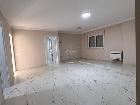 JEPET ME QIRA 2+1 + depo QENDER