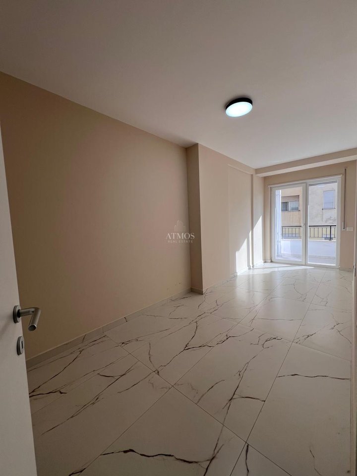 JEPET ME QIRA 2+1 + depo QENDER