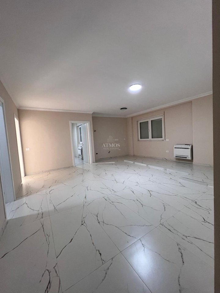 JEPET ME QIRA 2+1 + depo QENDER