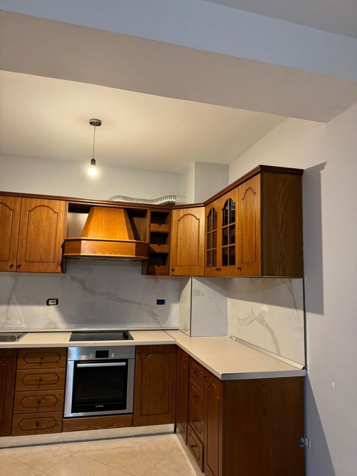 APARTAMENT 2+1 PER QIRA TEK RRUGA ROBERT SHVARC