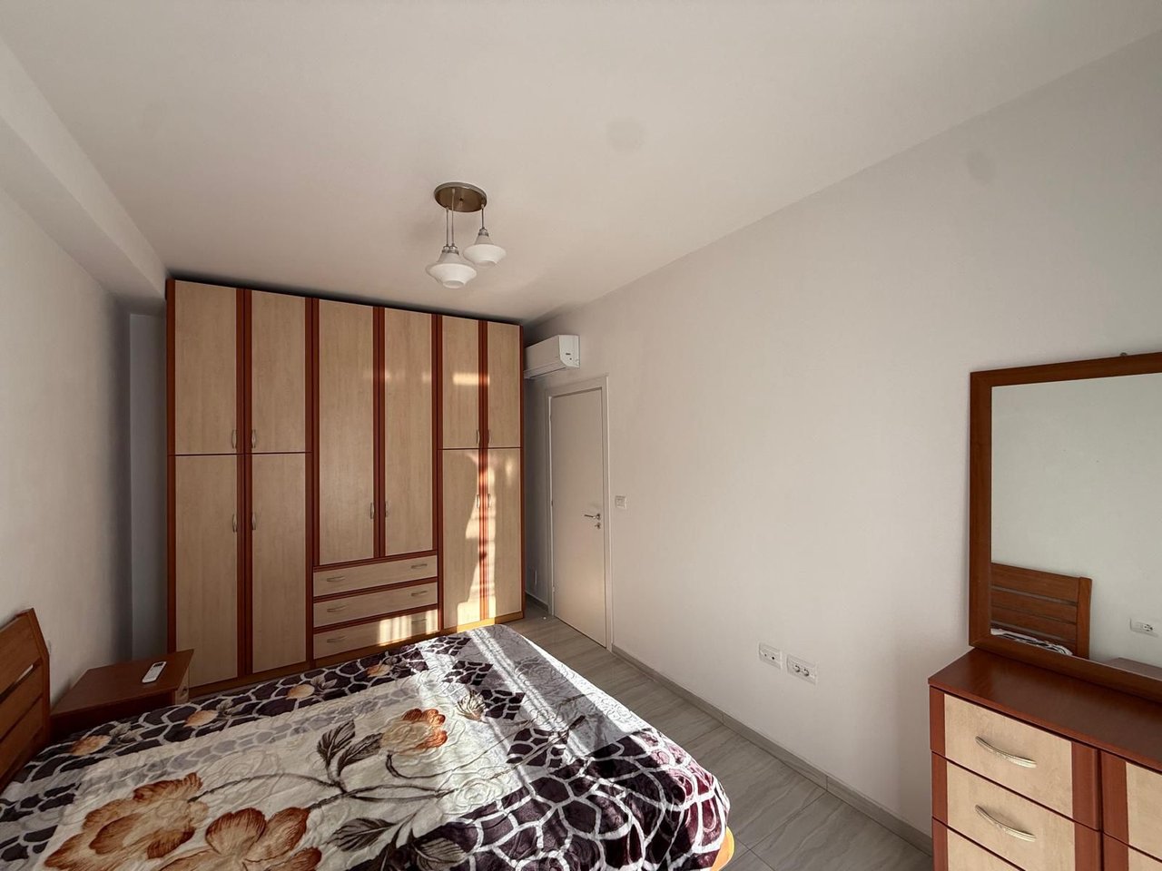 1+1+Balcony apartment for rent at Zogu i Zi