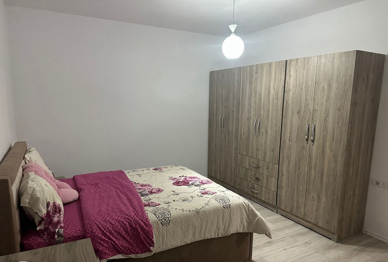 Appartamento 1+1 in affitto, vicino alla strada Mine Peza