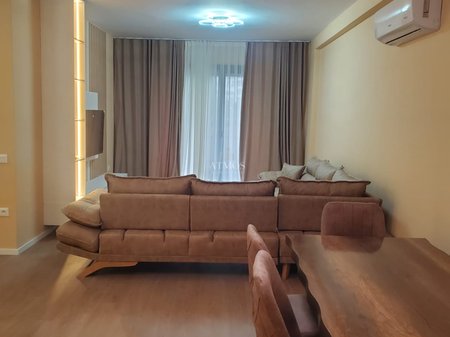 Jepet me qira apartament 2+1+2+Verande prane Radisson, Liqeni i Thate
