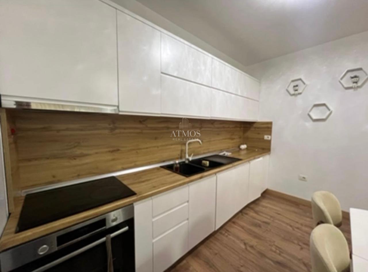 Jepet me qira apartament 2+1 prane Kopshtit Botanik