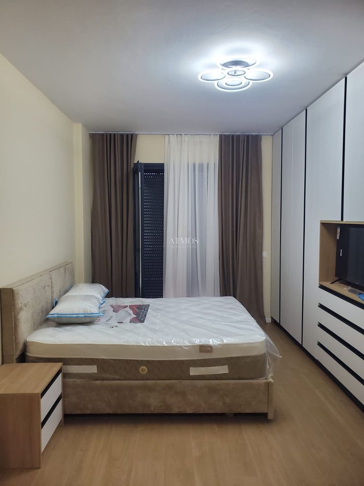 Jepet me qira apartament 2+1+2+Verande prane Radisson, Liqeni i Thate