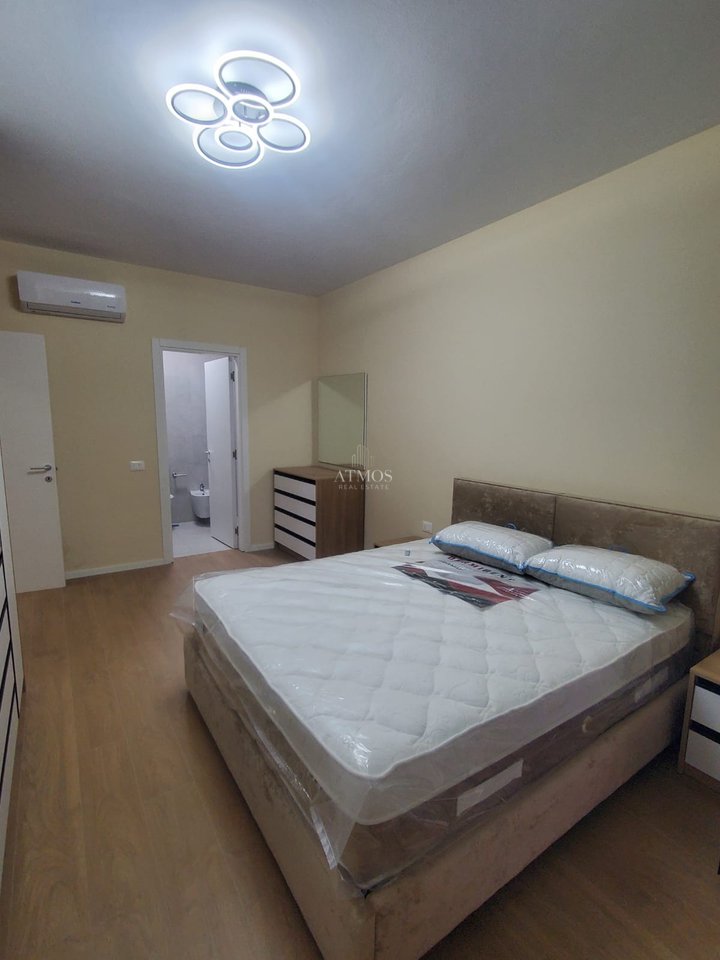 Jepet me qira apartament 2+1+2+Verande prane Radisson, Liqeni i Thate