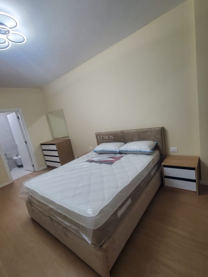 Jepet me qira apartament 2+1+2+Verande prane Radisson, Liqeni i Thate