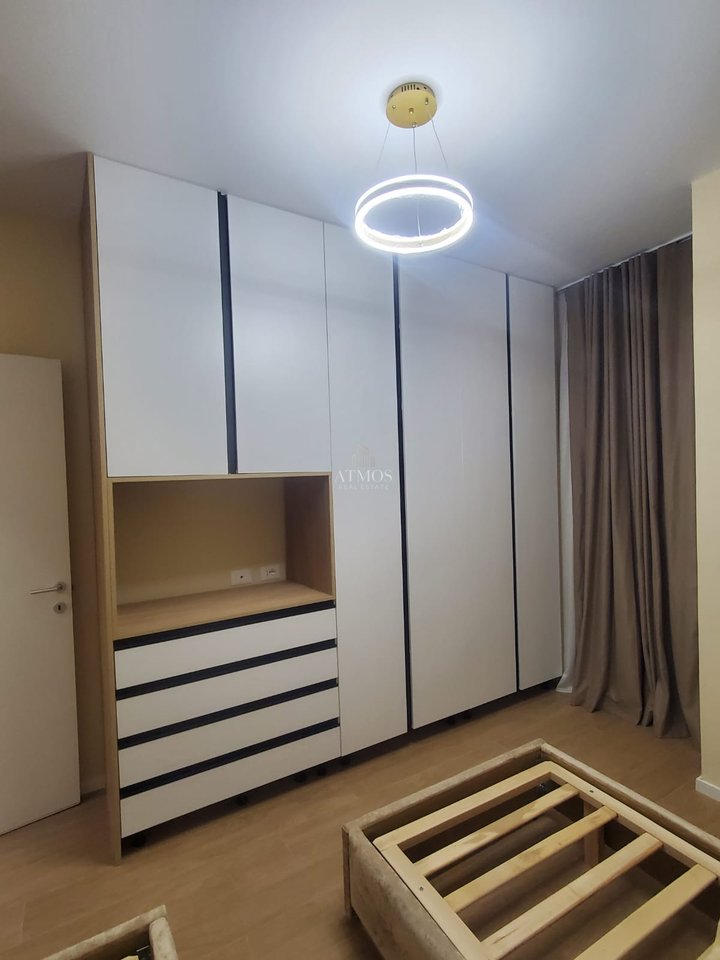 Jepet me qira apartament 2+1+2+Verande prane Radisson, Liqeni i Thate