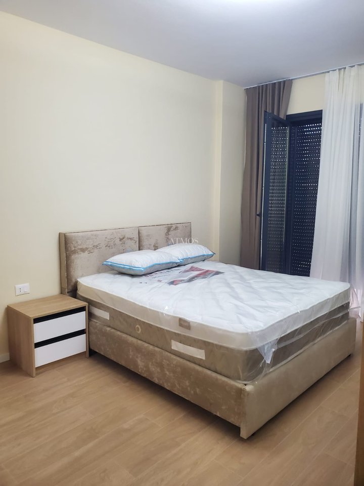 Jepet me qira apartament 2+1+2+Verande prane Radisson, Liqeni i Thate