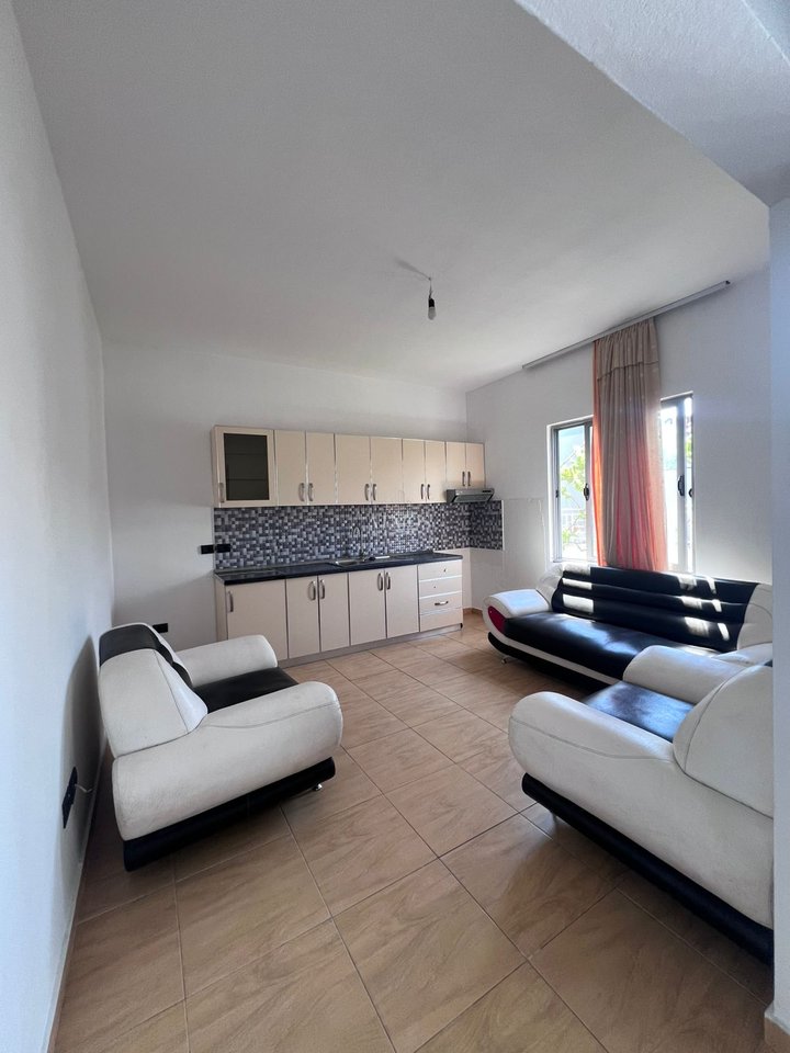 APPARTAMENTO 1+1 IN AFFITTO Komuna Parisit