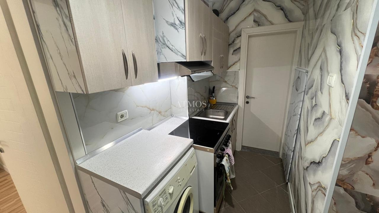 APARTAMENT ME QIRA 1+1, LULISHTJA 1 MAJI , PERBALLE ISH EKSPOZITES