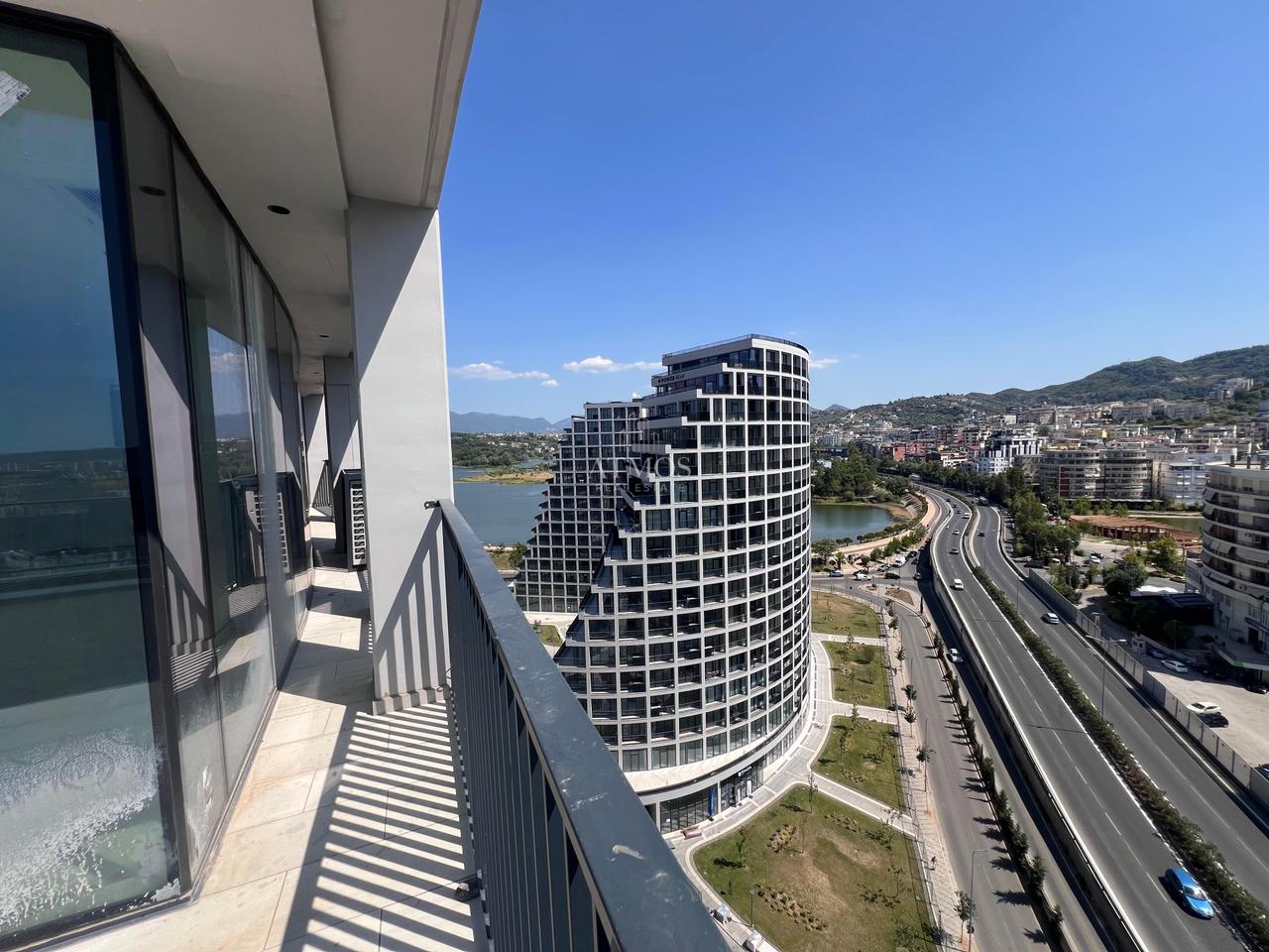 Shitet 2+1+2 + Post Parkimi – Lake View, Liqeni Artificial