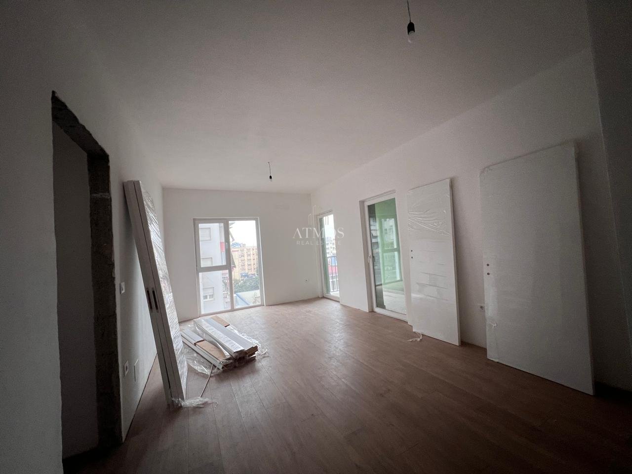 SHITET APARTAMENT 2+1+2, Tirana Entry Ish Dogana